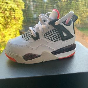Jordan 4 retros size 6 | White/ Black/ Crimson